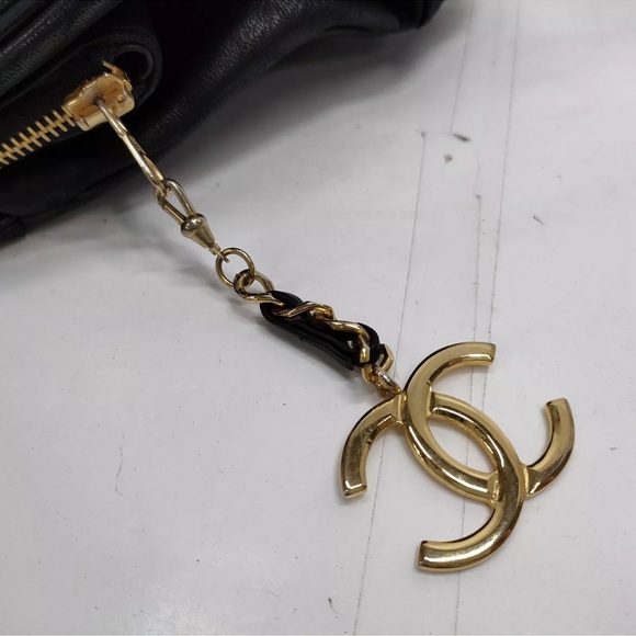 CHANEL CC CHARM Lambskin Tote - Picture 5 of 12